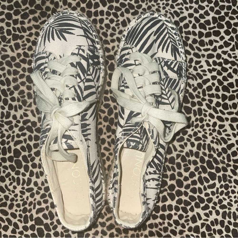 Coconuts by Matisse Miami Espadrille Lace Up Sneakers Palm Fronds Size 6 EUC